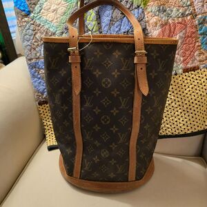 Louis Vuitton Leather Bucket Bag DK3098